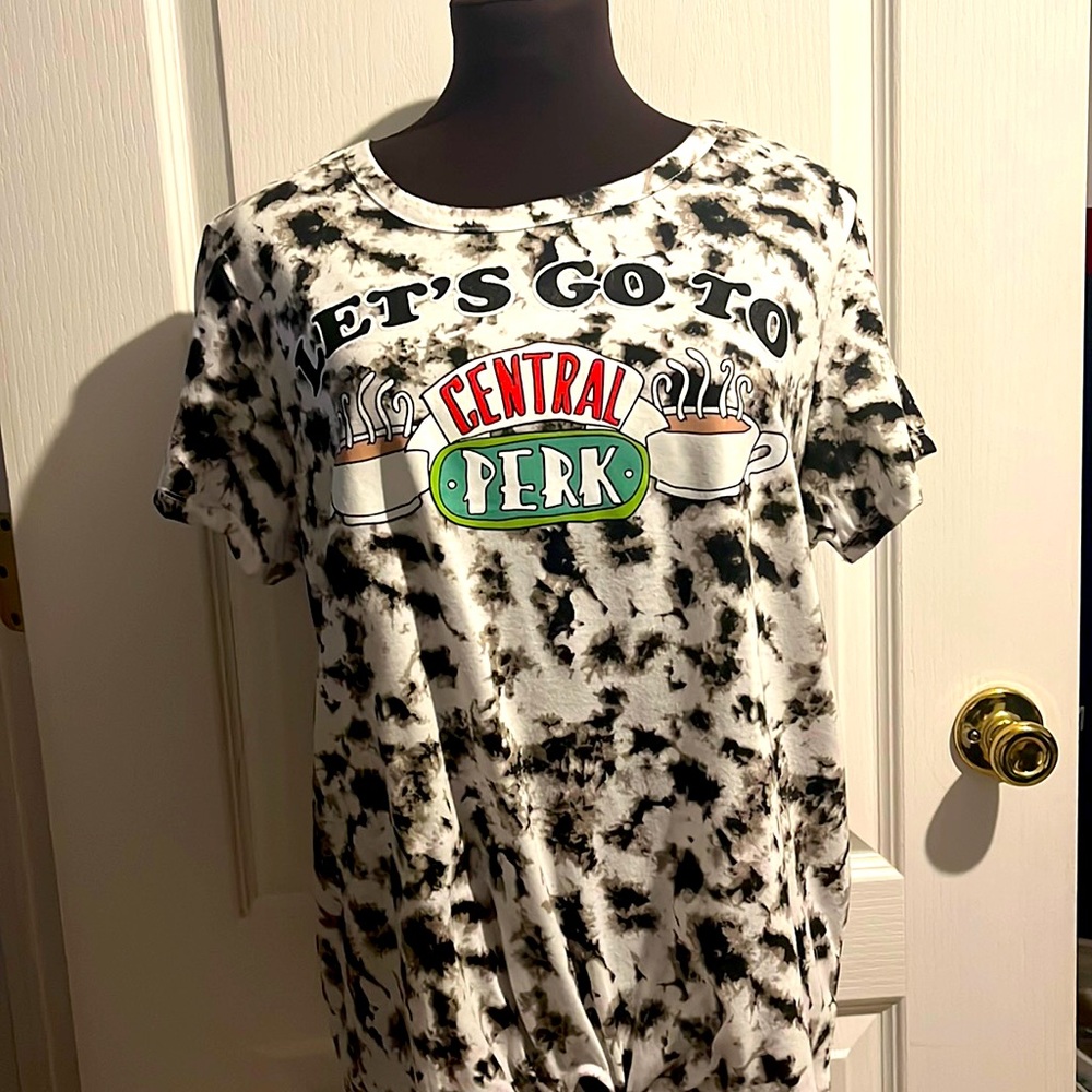 Lady’s XL (15/17) Friends short sleeved t-shirt. 52% polyester, 48% cotton.